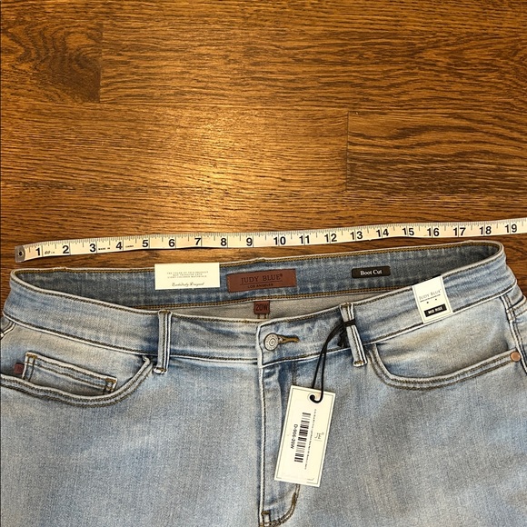 NWT Judy Blue Light Wash Slit Hem mid rise Bootcut SIZE 20W - Picture 7 of 12